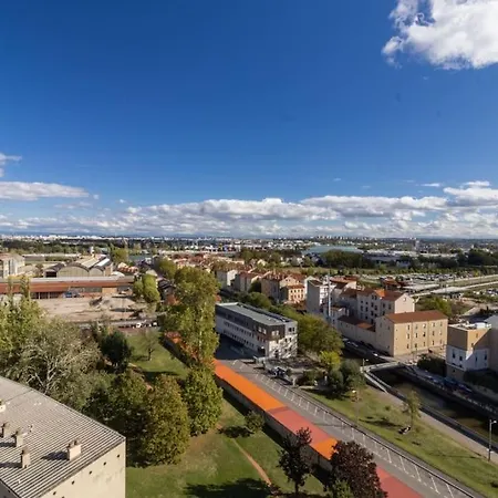 Renovated 2-Bed Apartment 2 Min From Lyon Oullins Exterior photo