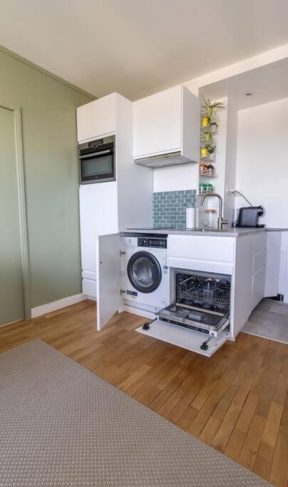 Renovated 2-bed 2 Min From Lyon Apartment